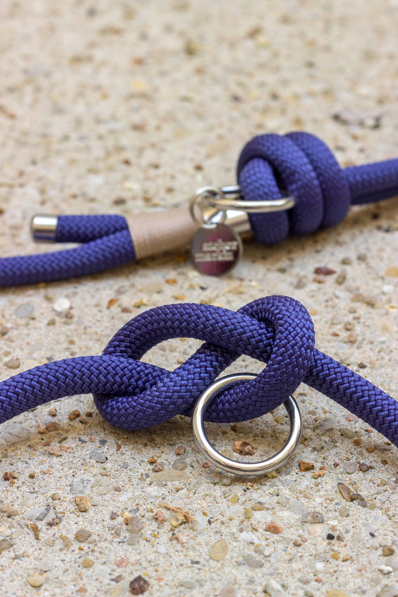 Leash navy