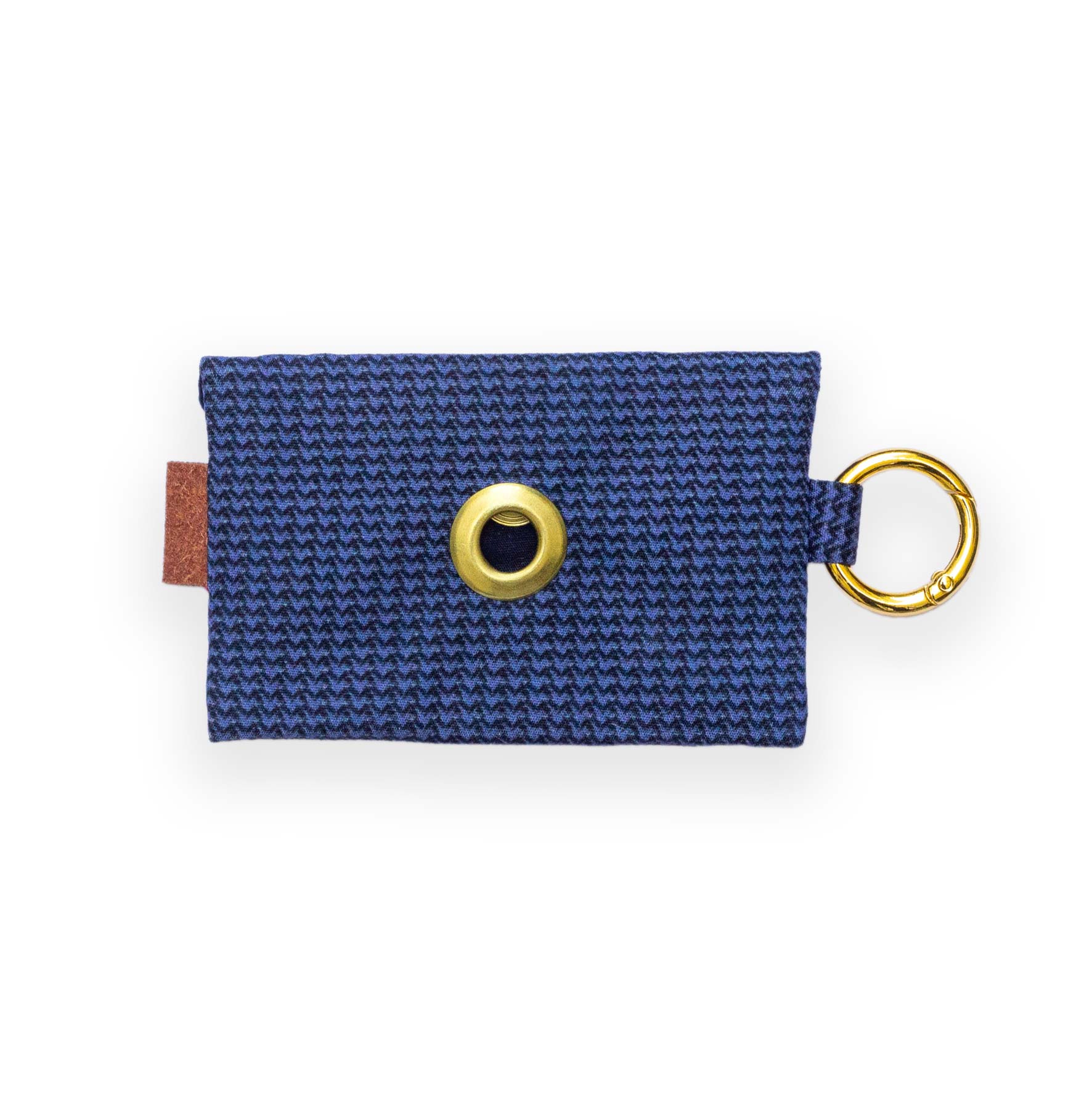 Dos de la pochette pour sacs à crottes de chien à motif pied de puce bleu, avec œillet doré et anneau pour fixation.