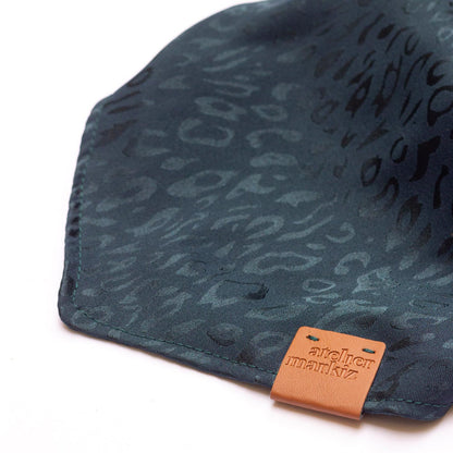 Bandana pour chien à motif léopard ton sur ton vert émeraude